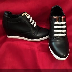 ***sold***High Heel Black Sneaker